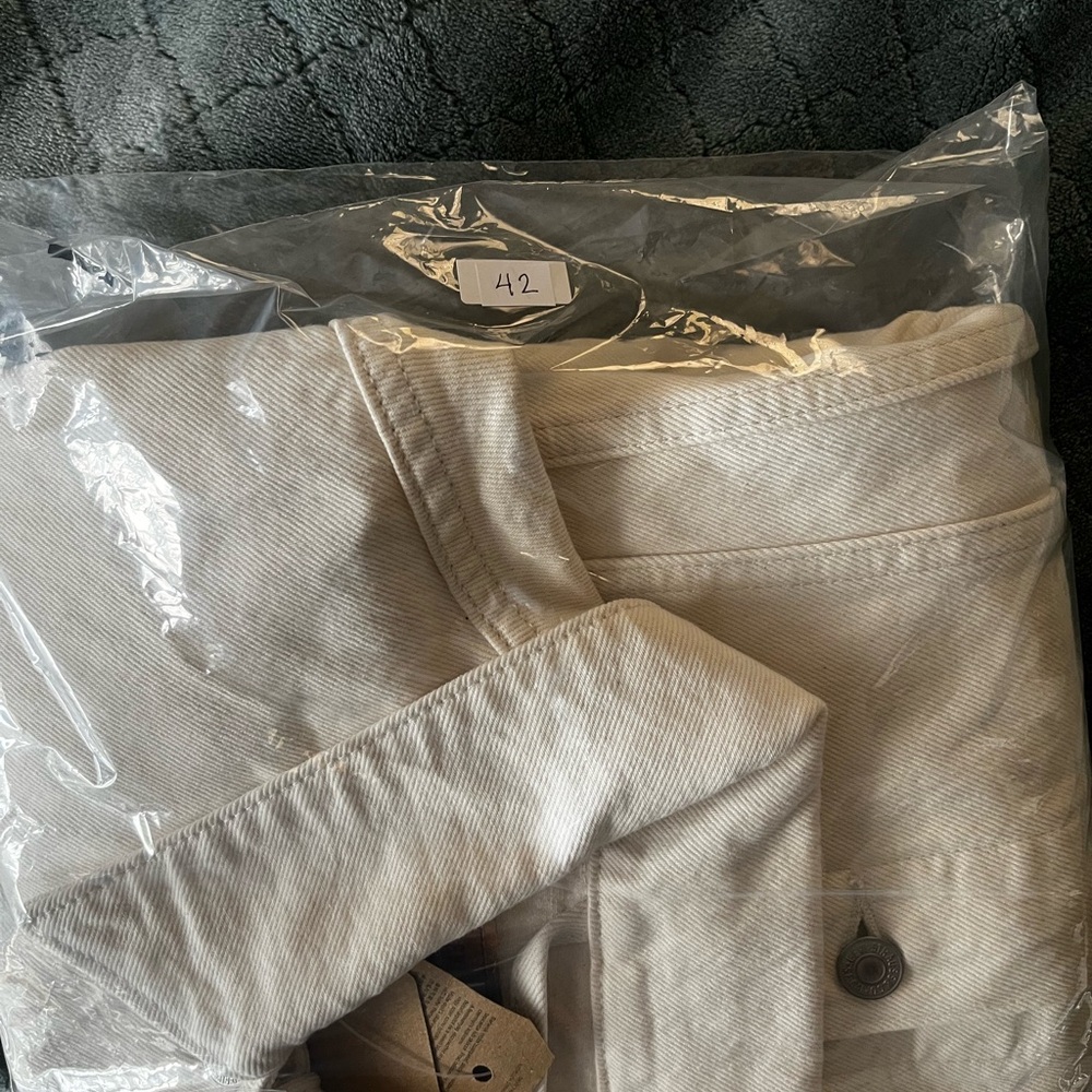Levi's Men's White Jean Jacket - Picture 9 of 9